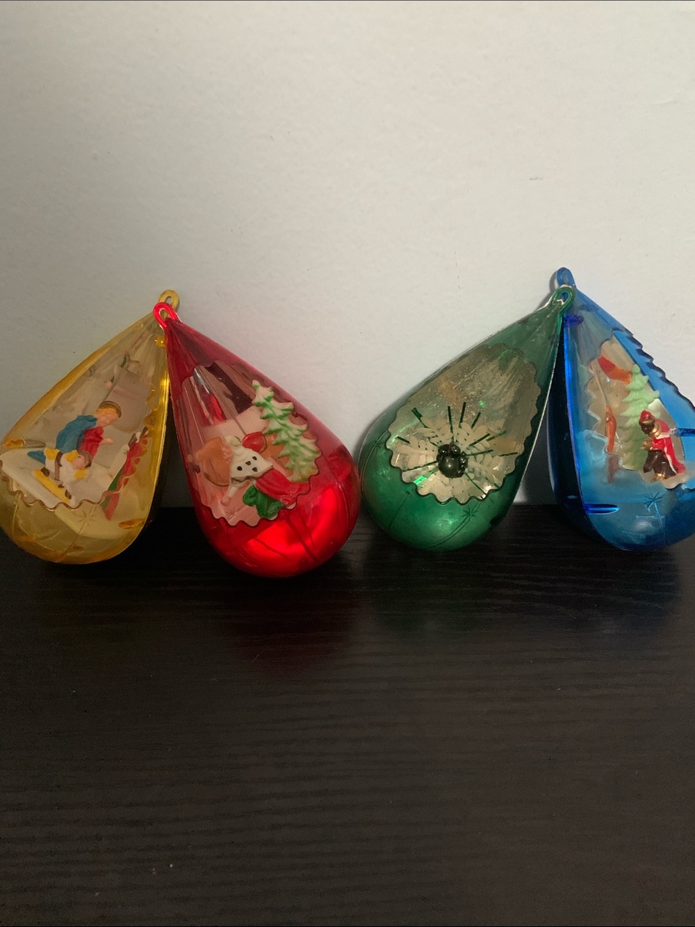 Teardrop Diorama Christmas Ornaments Lot of 4